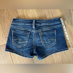 Silver jeans shorts, size 28